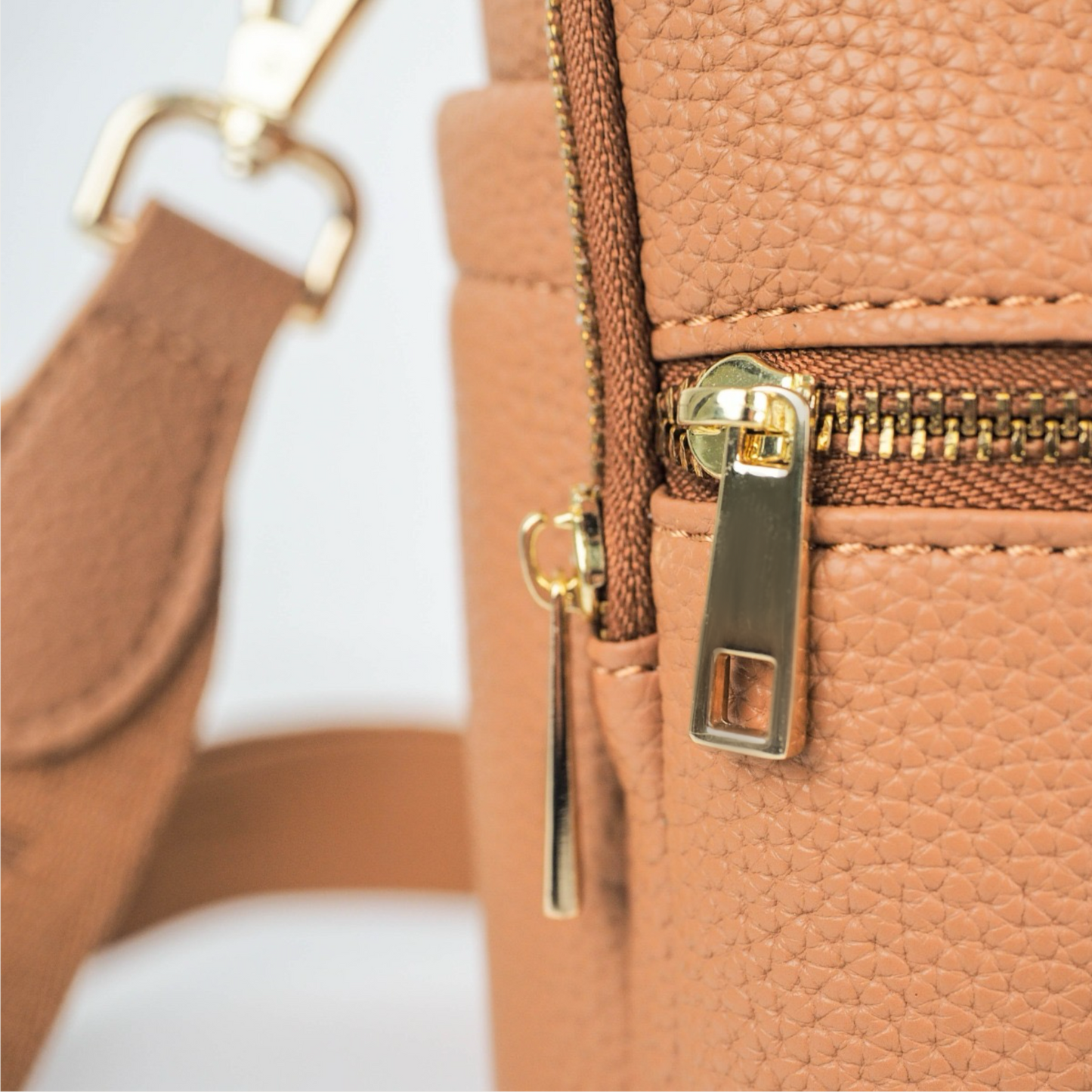 water bottle bag zip detail