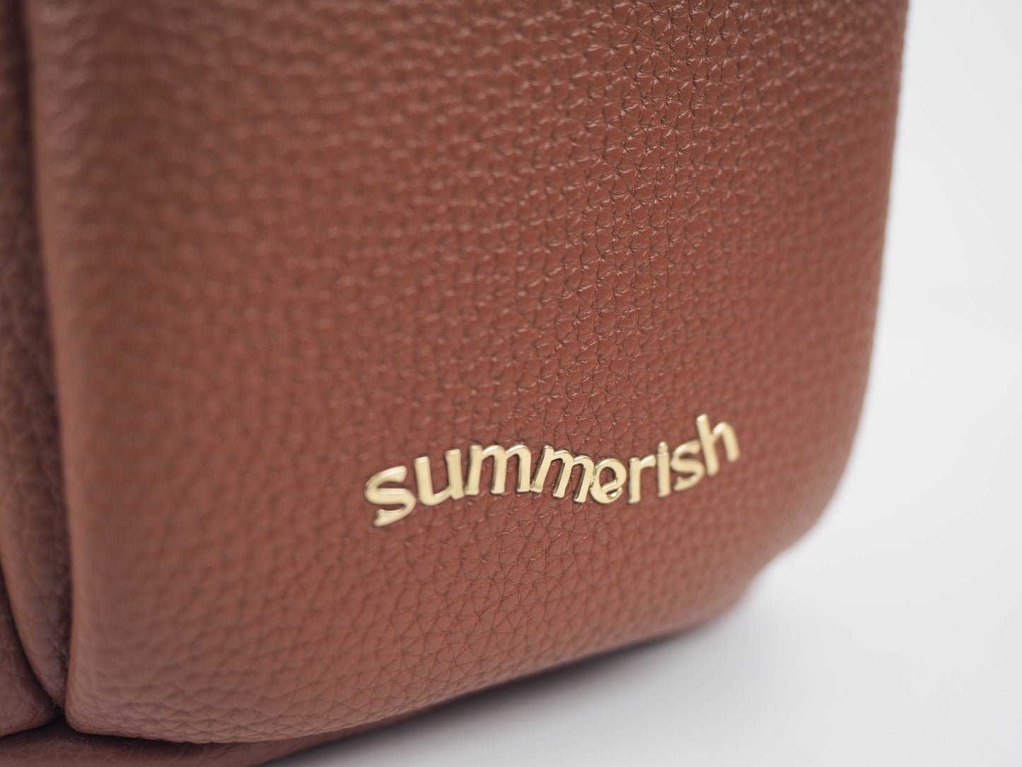 Brown water bottle bag logo