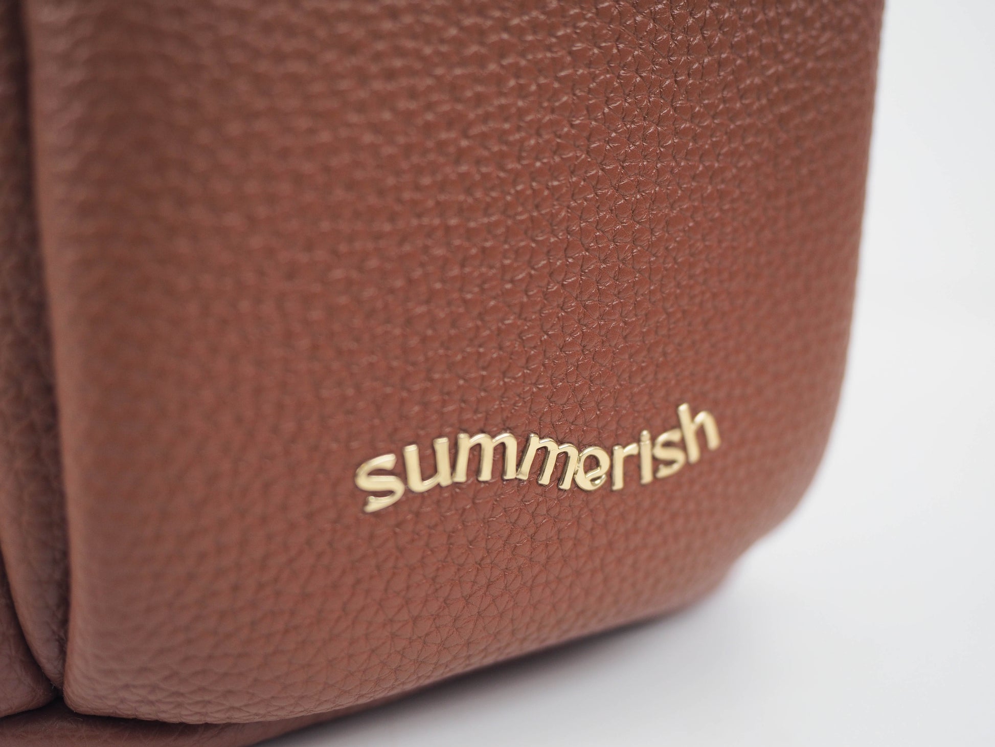Brown water bottle bag logo