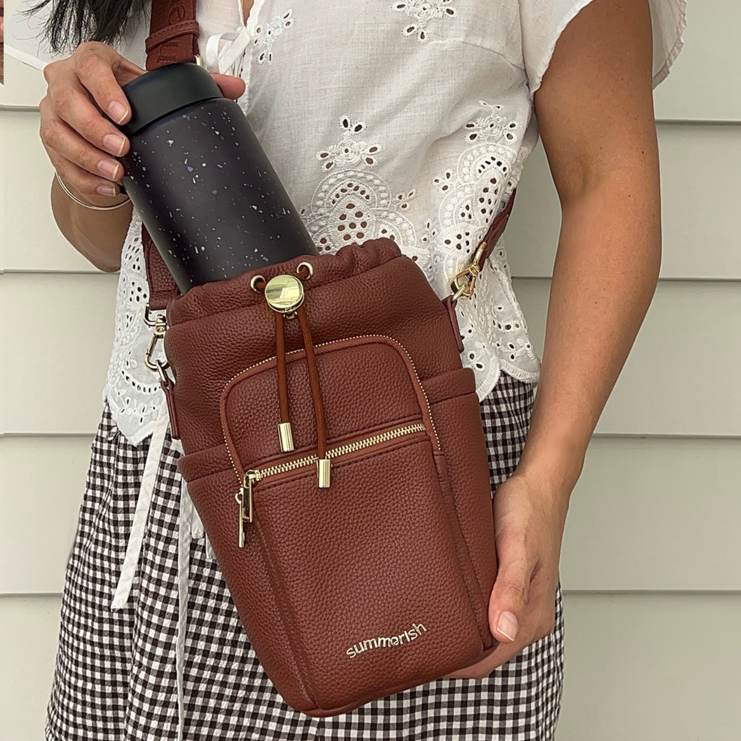 Brown water bottle bag with water bottel