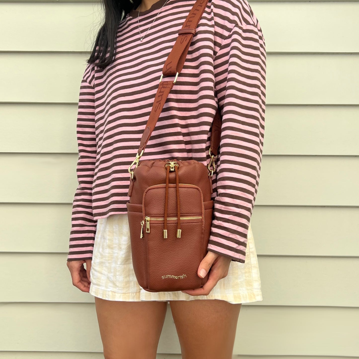 Brown water bottle bag front