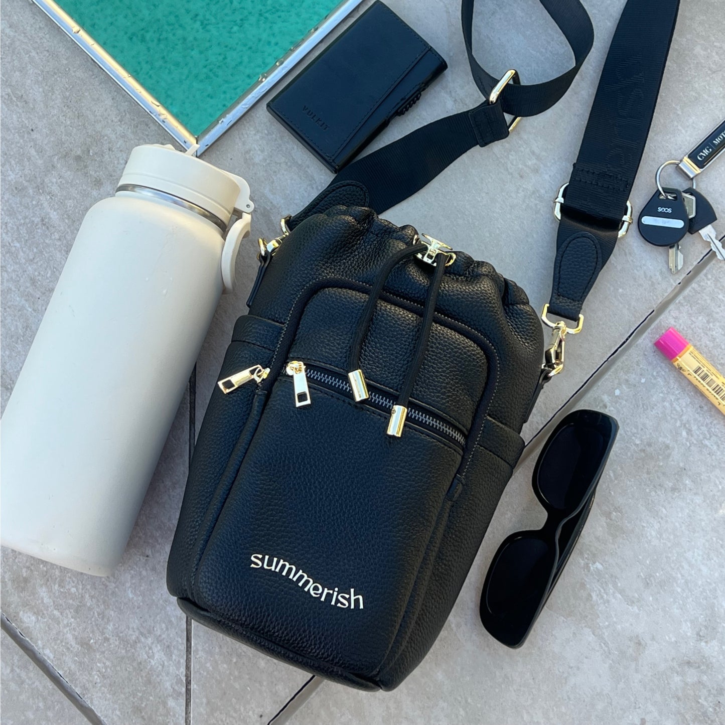 Black water bottle bag