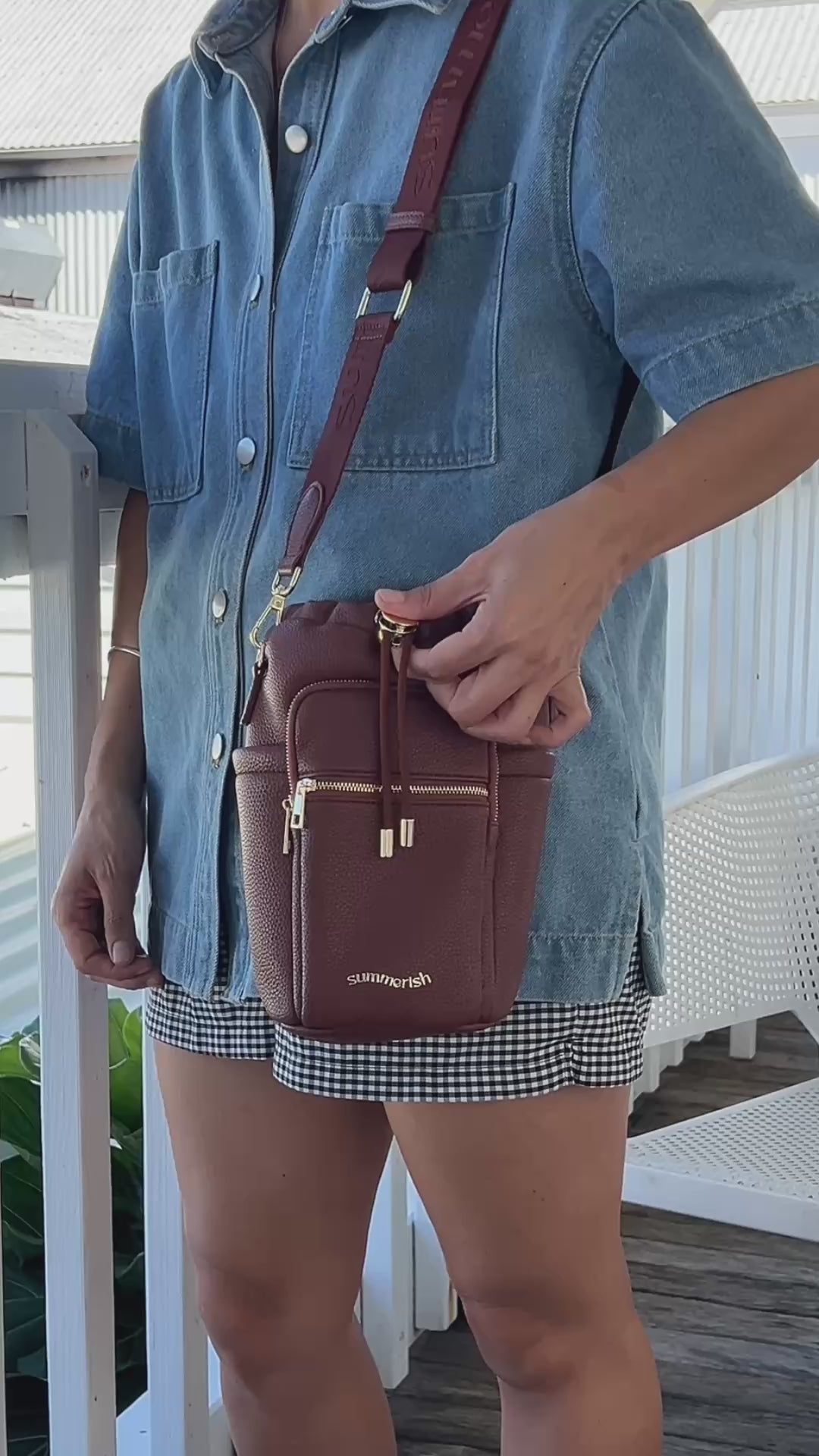 Load video: Chestnut water bottle bag