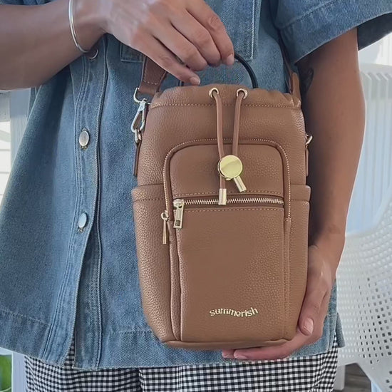 Tan water bottle bag video